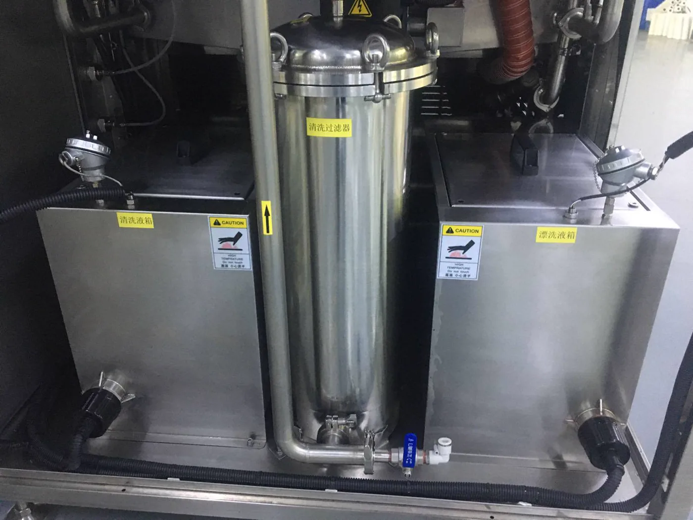 SME-5200 tanks and filter assembly inside the machine