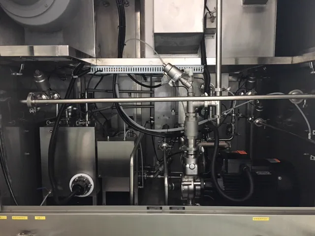 SME5600D internal fluid and pump area