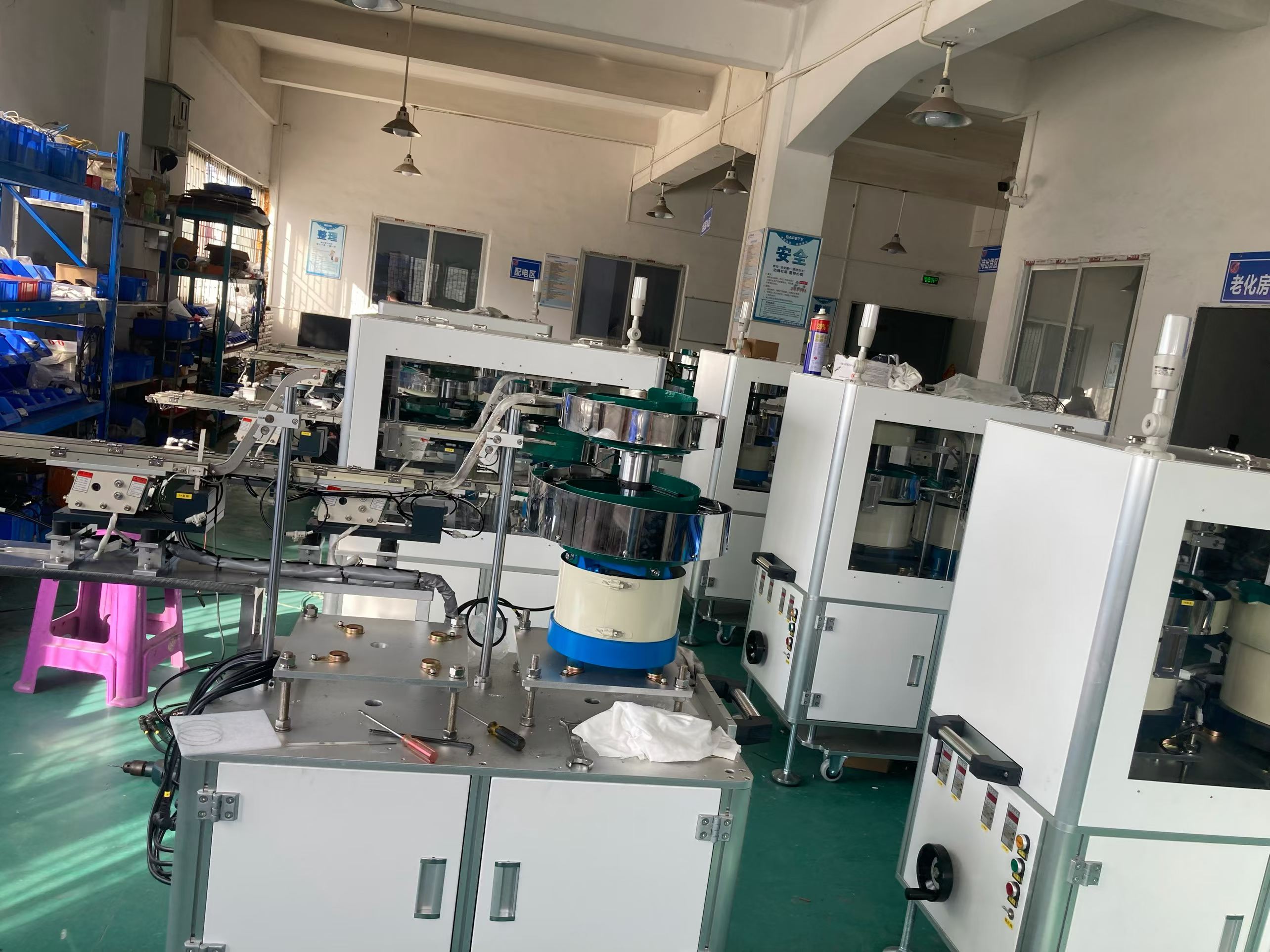 SMT feeder production workshop with vibratory feeding equipment