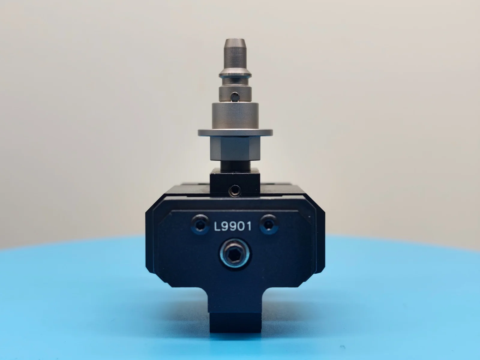 Custom gripper nozzle close-up