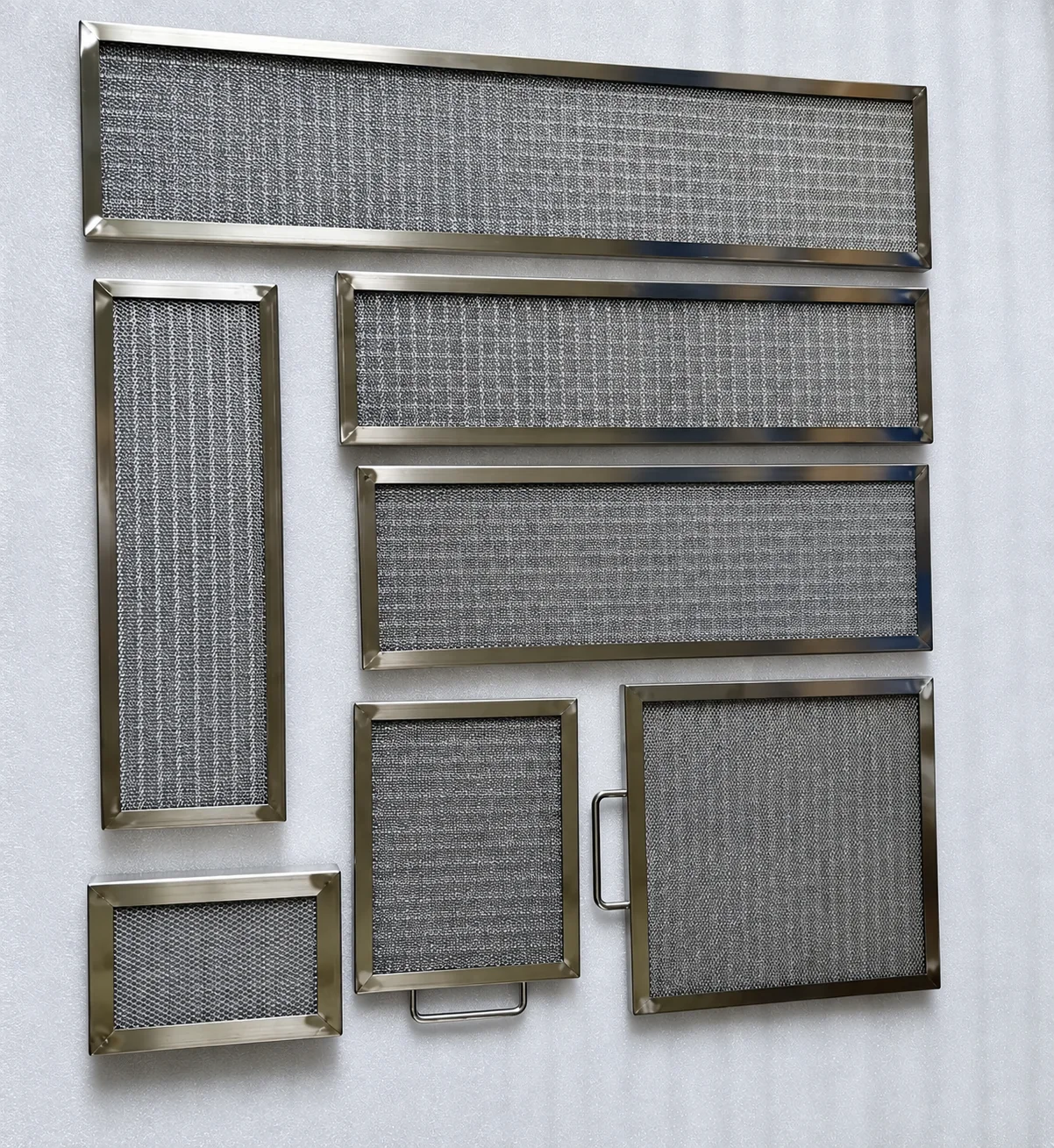 Stainless steel mesh filter panels for reflow oven exhaust or circulation paths