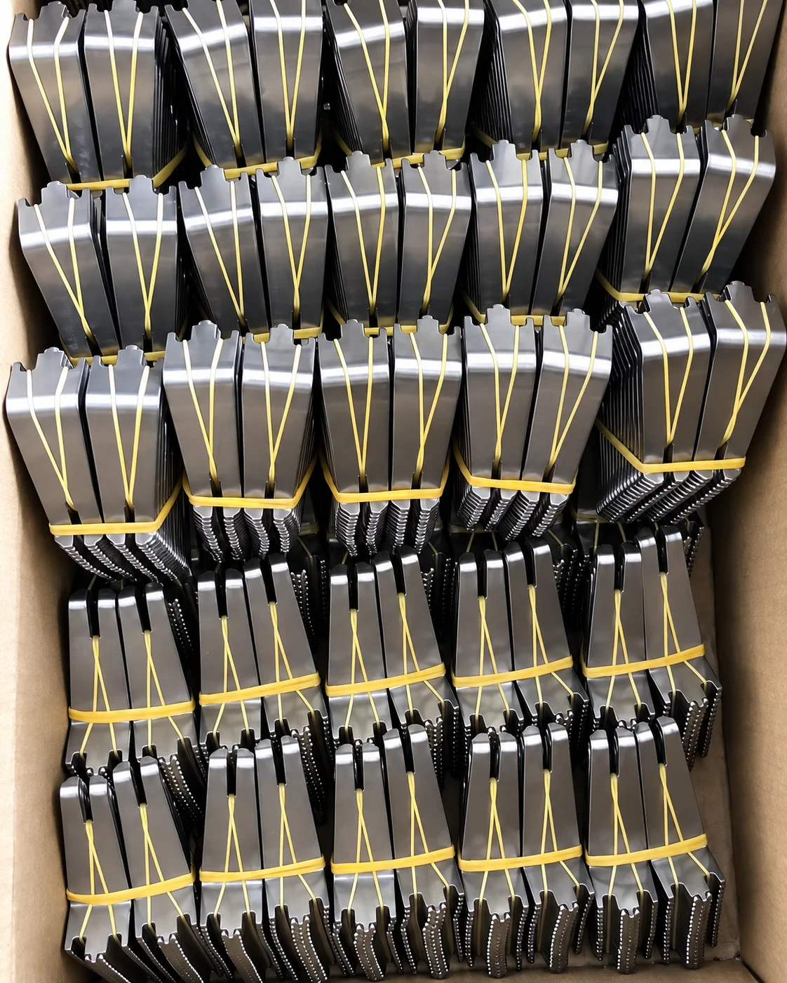 Batch-packed titanium fingers for wave soldering spare-parts supply